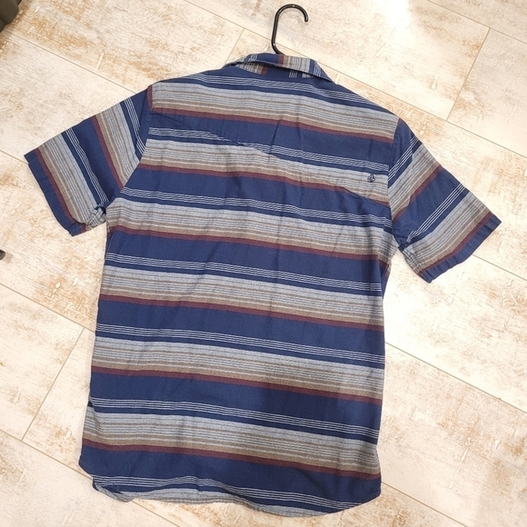 Volcom Men's Slim Fit Striped Button Up Shirt Size Medium - Picture 6 of 7